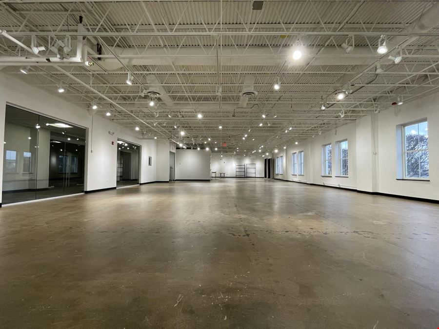 2400 East Devon Avenue, Des Plaines, IL 60018